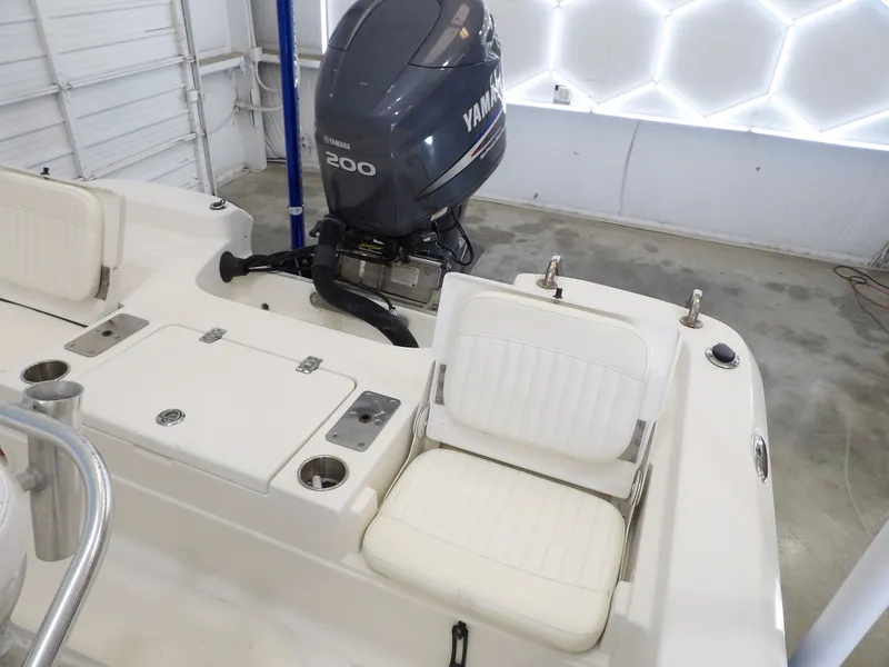 Slide: The Image of NauticStar 2200 2010 - 18