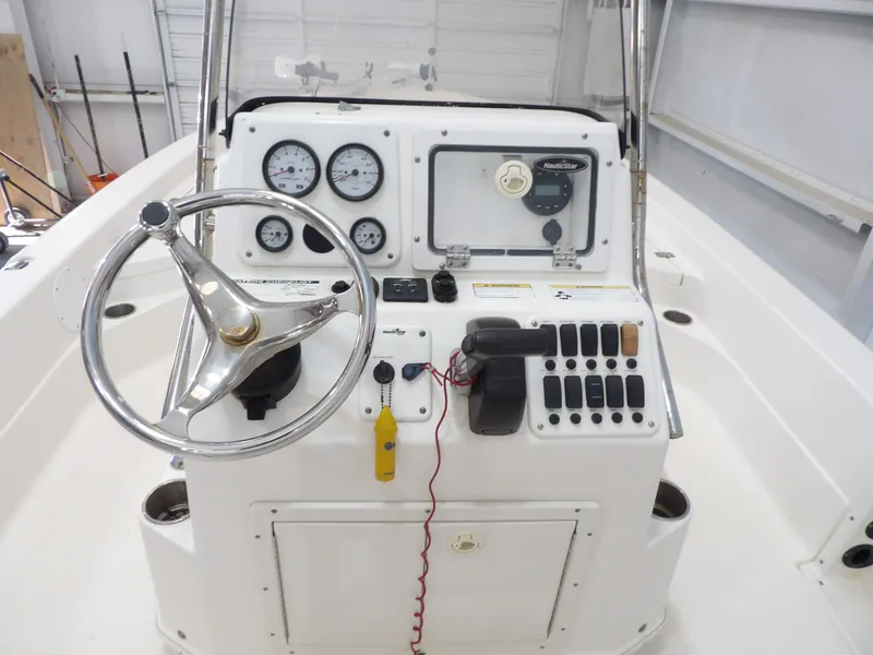 Slide: The Image of NauticStar 2200 2010 - 20