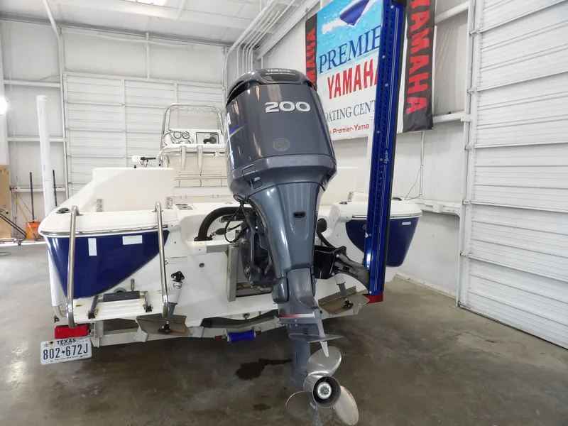 Slide: The Image of NauticStar 2200 2010 - 8