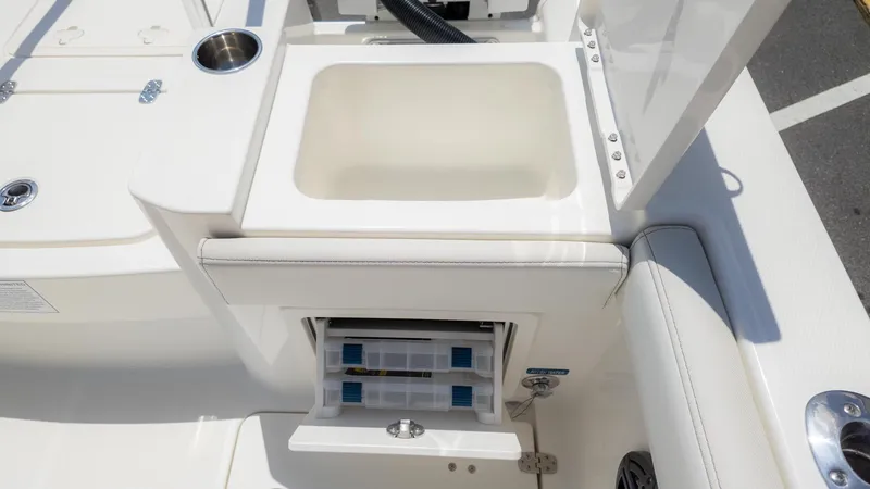 Slide: The Image of World Cat 235 TE 2026 - 11