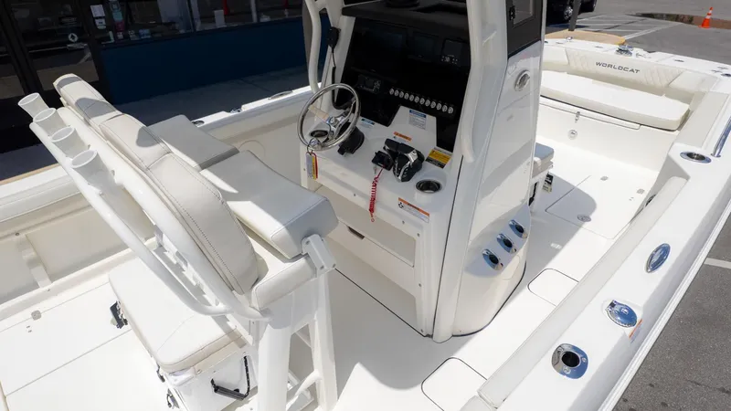 Slide: The Image of World Cat 235 TE 2026 - 16