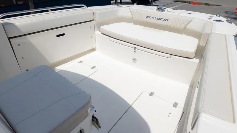 Slide: The Image of World Cat 235 TE 2026 - 22