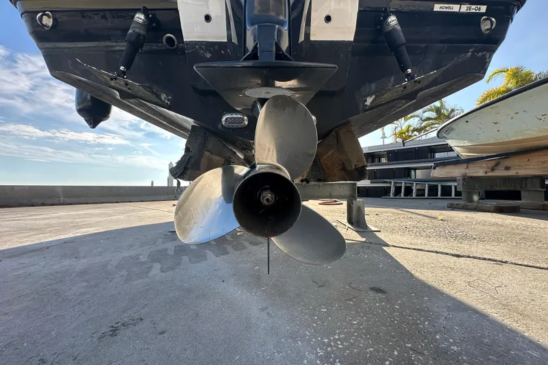 Slide: The Image of 2018 Blackfin 212 CC boat propeller and stern view on a sunny day. - 13