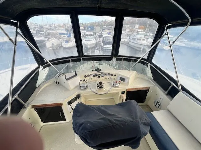 Slide: The Image of Tollycraft 34 Sundeck 1986 - 10