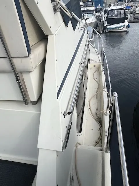 Slide: The Image of Tollycraft 34 Sundeck 1986 - 16