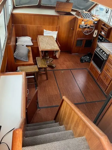 Slide: The Image of Tollycraft 34 Sundeck 1986 - 21