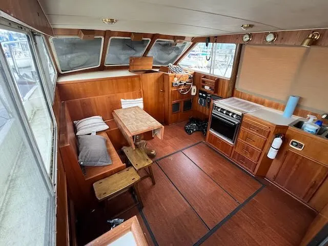 Slide: The Image of Tollycraft 34 Sundeck 1986 - 23