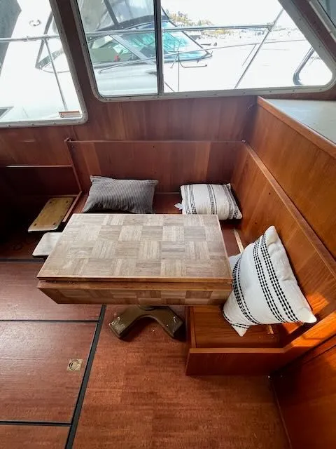 Slide: The Image of Tollycraft 34 Sundeck 1986 - 26