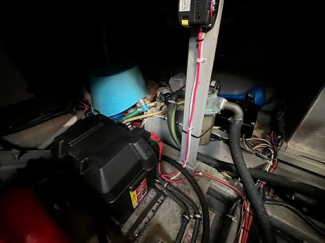 Slide: The Image of Tollycraft 34 Sundeck 1986 - 28