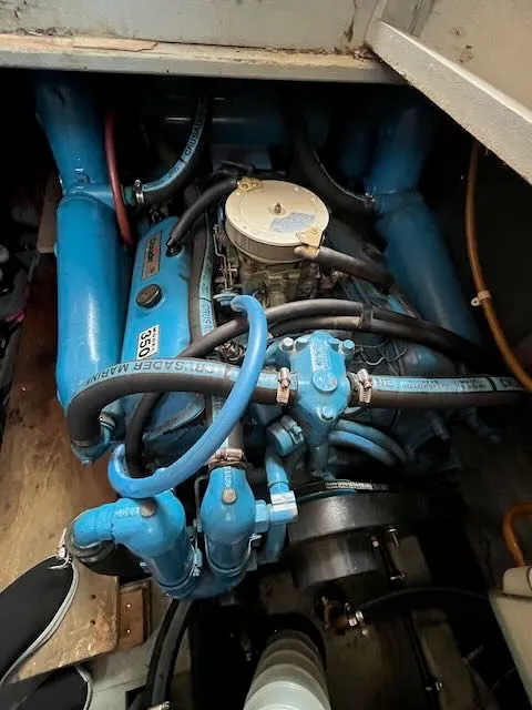 Slide: The Image of Tollycraft 34 Sundeck 1986 - 29