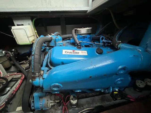 Slide: The Image of Tollycraft 34 Sundeck 1986 - 31