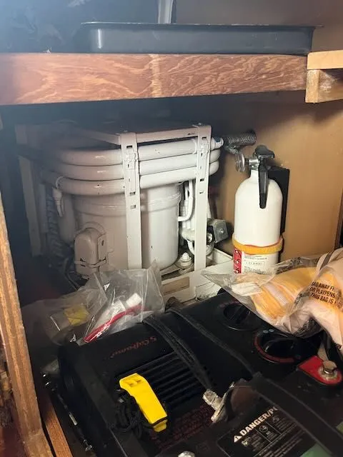 Slide: The Image of Tollycraft 34 Sundeck 1986 - 33