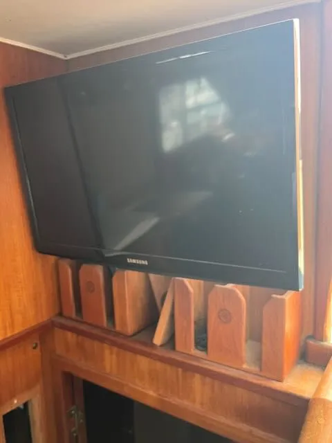 Slide: The Image of Tollycraft 34 Sundeck 1986 - 39