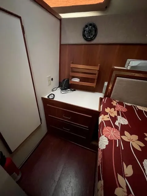 Slide: The Image of Tollycraft 34 Sundeck 1986 - 43