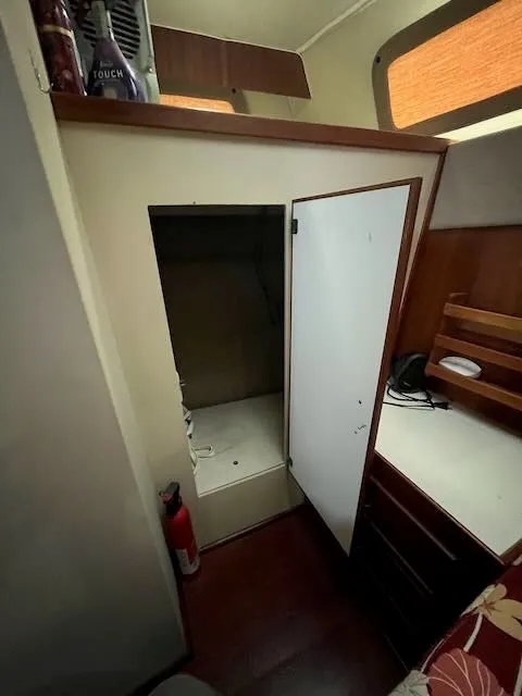 Slide: The Image of Tollycraft 34 Sundeck 1986 - 44