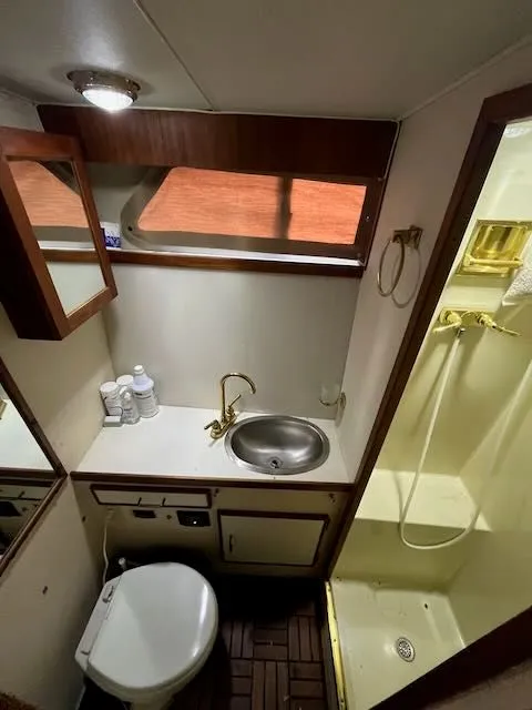 Slide: The Image of Tollycraft 34 Sundeck 1986 - 48