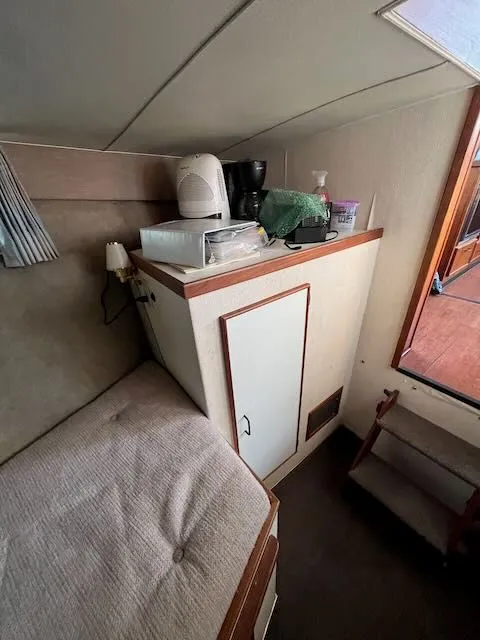 Slide: The Image of Tollycraft 34 Sundeck 1986 - 51