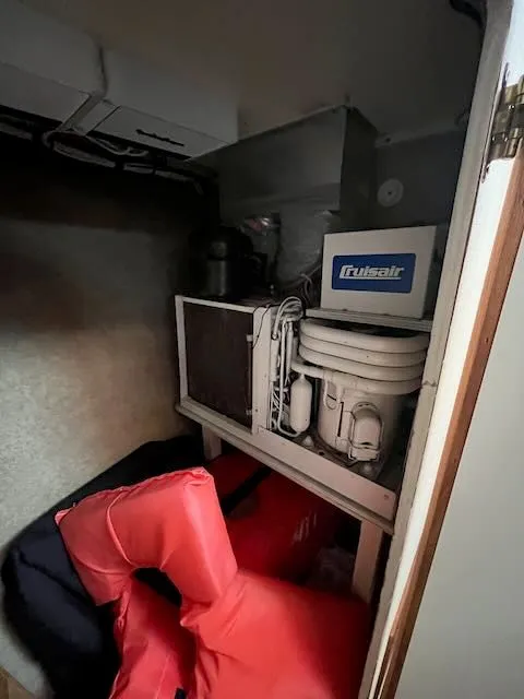 Slide: The Image of Tollycraft 34 Sundeck 1986 - 52