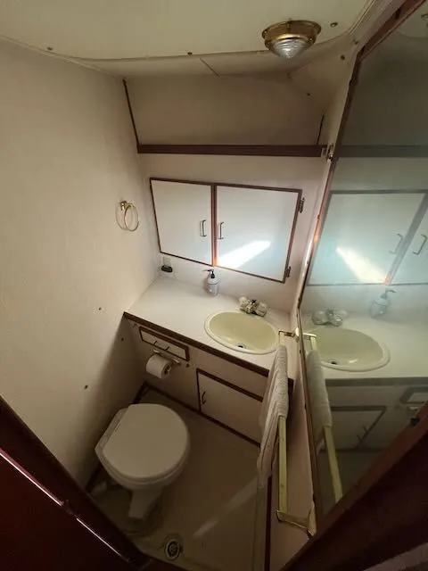 Slide: The Image of Tollycraft 34 Sundeck 1986 - 56