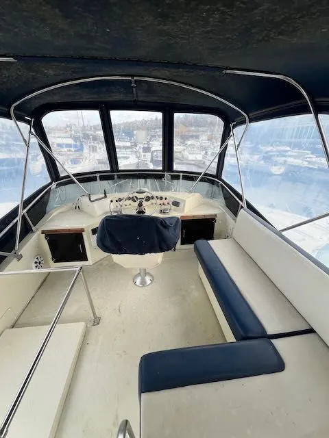 Slide: The Image of Tollycraft 34 Sundeck 1986 - 61