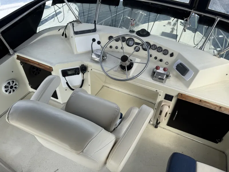 Slide: The Image of Tollycraft 34 Sundeck 1986 - 69