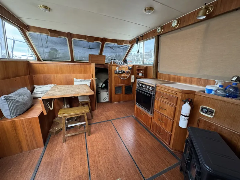 Slide: The Image of Tollycraft 34 Sundeck 1986 - 71