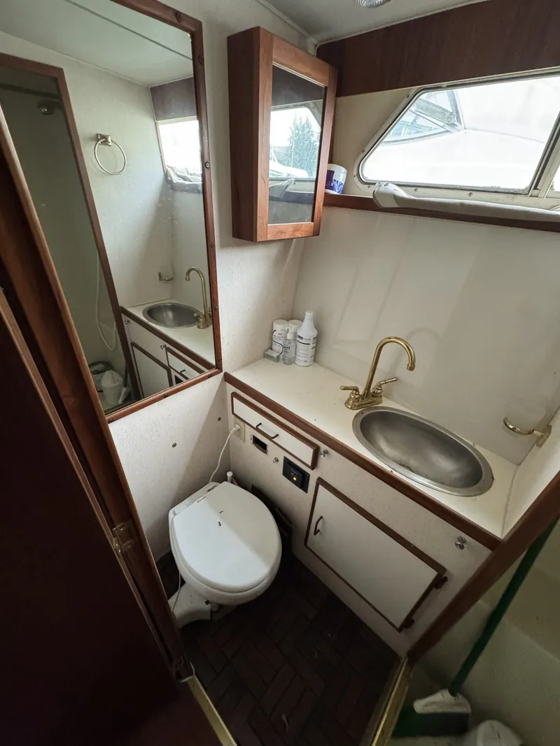 Slide: The Image of Tollycraft 34 Sundeck 1986 - 75