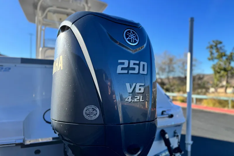 Slide: The Image of Yamaha 250 V6 4.2L engine on 2022 Robalo R222 Center Console boat. - 7