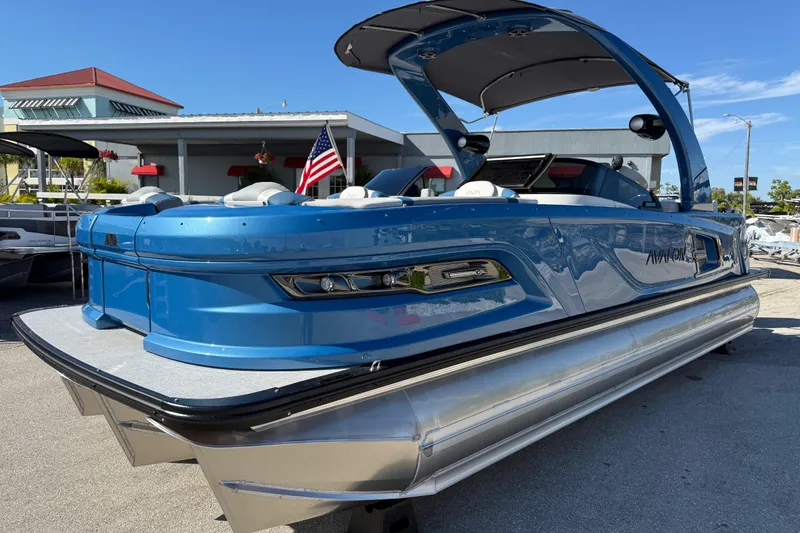 The Image of 2026 Avalon 2585 Excalibur Tri-toon boat with Mercury 400hp V-10 engine, blue exterior. - 1