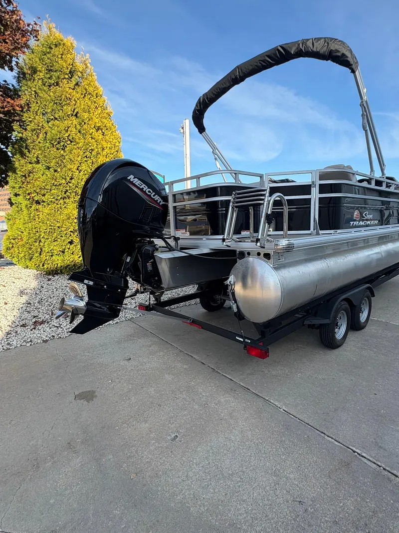 Slide: The Image of Sun Tracker SF 22 2024 - 17