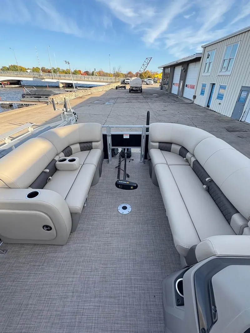 Slide: The Image of Sun Tracker SF 22 2024 - 18