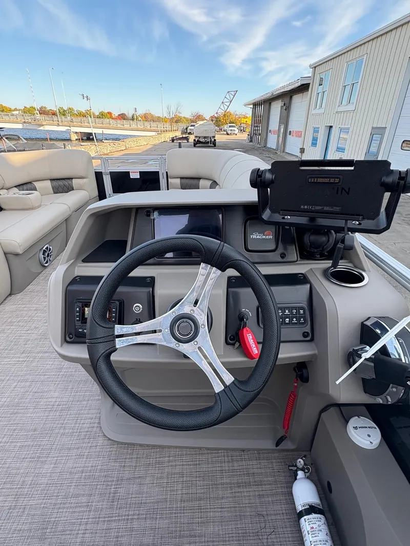 Slide: The Image of Sun Tracker SF 22 2024 - 9