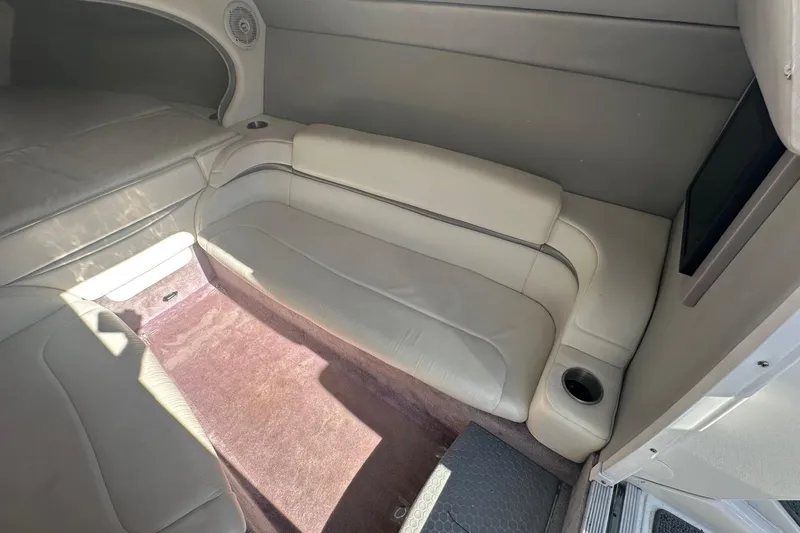 Slide: The Image of Interior of 2004 Formula 292 FASTech boat with beige seating and carpet. - 17