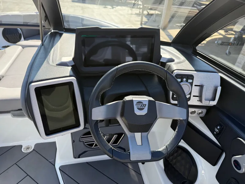 Slide: The Image of Malibu Wakesetter 25 LSV 2022 - 3