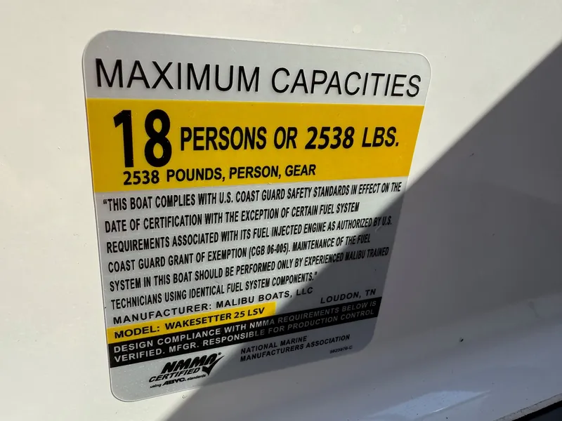 Slide: The Image of Malibu Wakesetter 25 LSV 2022 - 9
