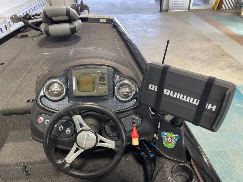 Slide: The Image of Lowe Stinger 180 2016 - 5