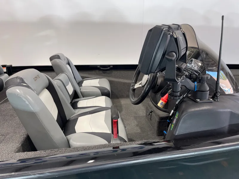 Slide: The Image of Lowe Stinger 180 2016 - 9