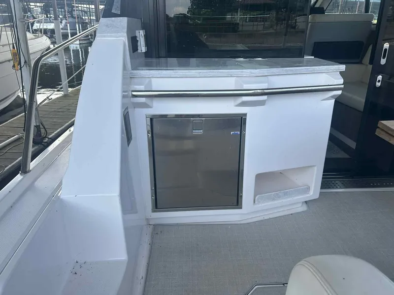 Slide: The Image of Regal 38 GRAND COUPE 2021 - 13