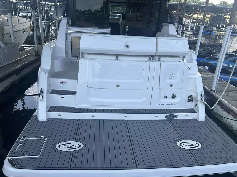 Slide: The Image of Regal 38 GRAND COUPE 2021 - 23