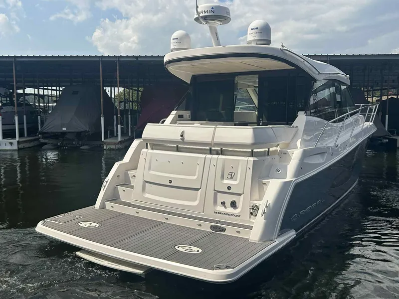 Slide: The Image of Regal 38 GRAND COUPE 2021 - 5