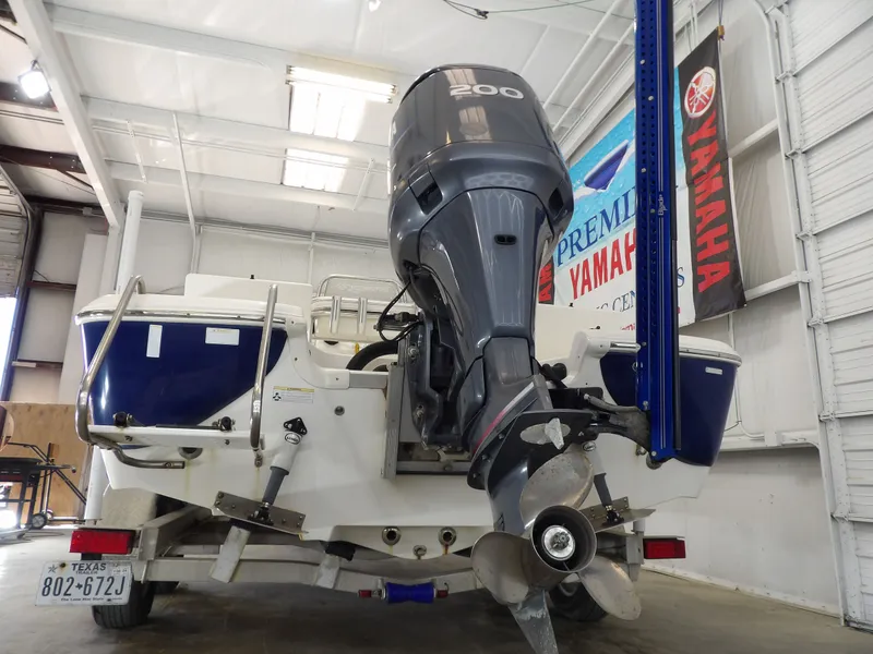 Slide: The Image of NauticStar 2200 2010 - 9