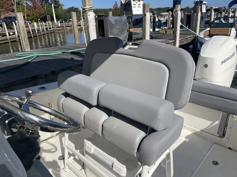 Slide: The Image of Boston Whaler 230 Outrage 2024 - 11