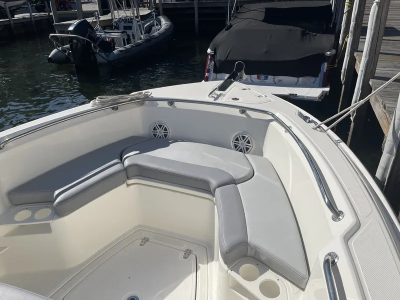 Slide: The Image of Boston Whaler 230 Outrage 2024 - 9