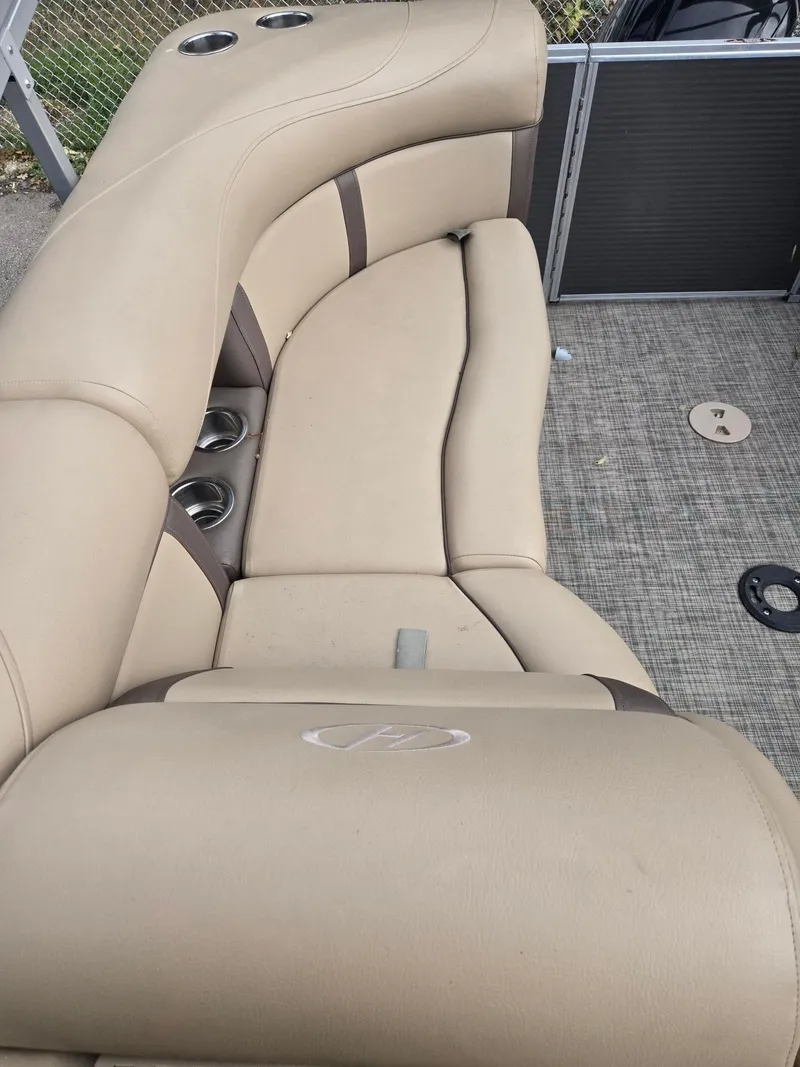 Slide: The Image of Harris Cruiser 210CX CW 2019 - 10