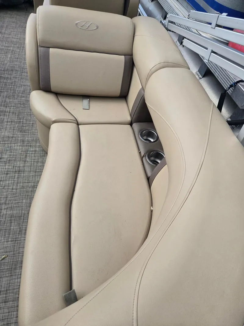 Slide: The Image of Harris Cruiser 210CX CW 2019 - 12