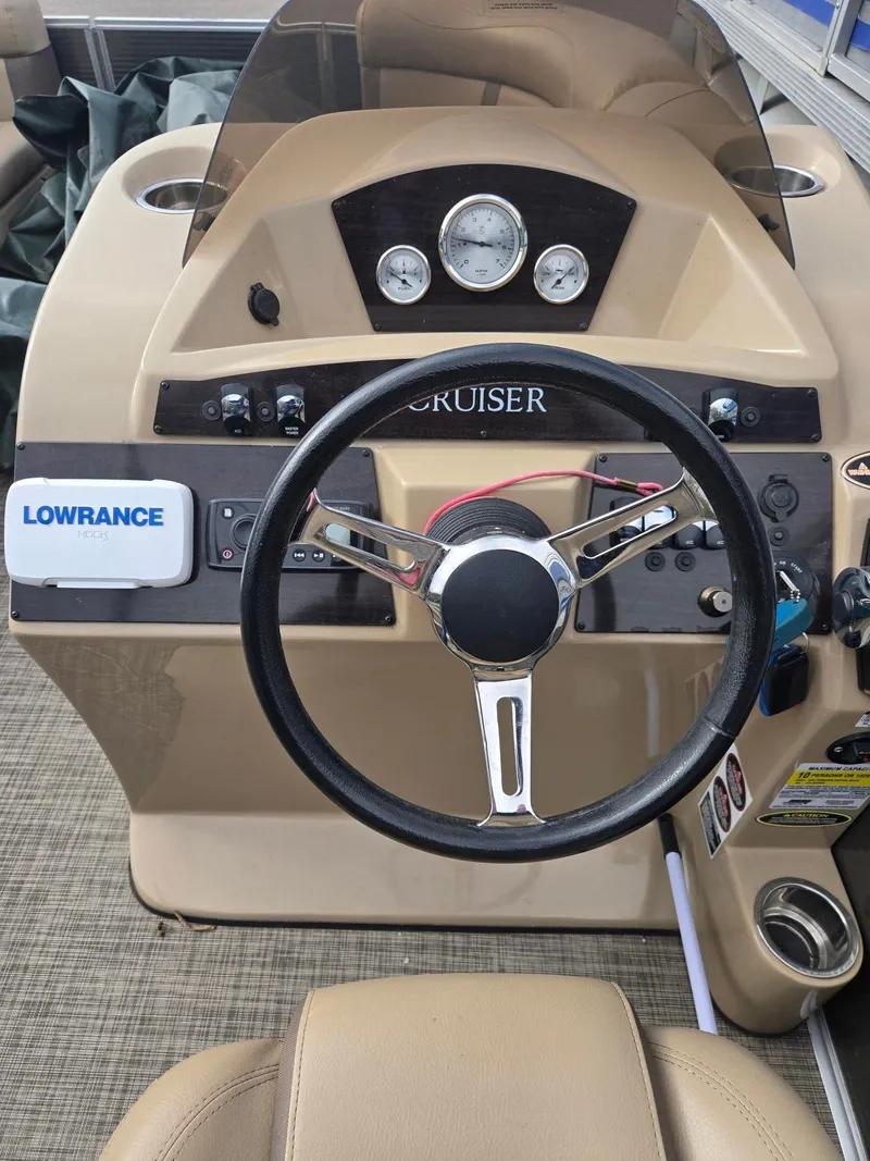 Slide: The Image of Harris Cruiser 210CX CW 2019 - 14