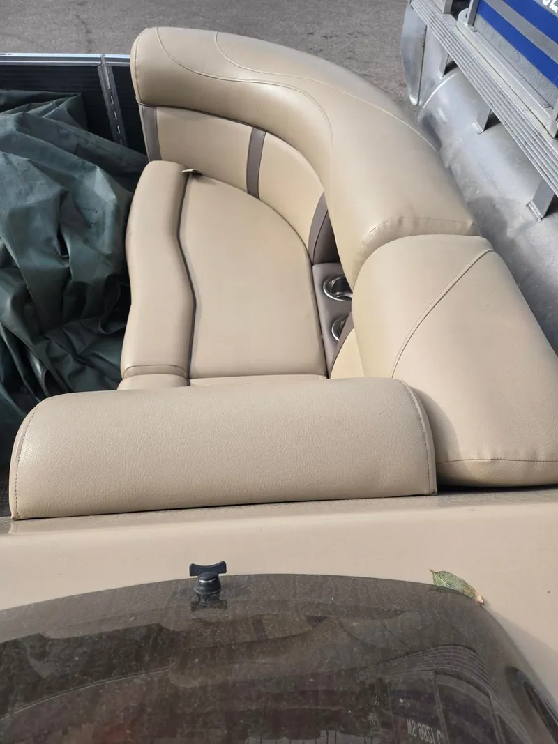 Slide: The Image of Harris Cruiser 210CX CW 2019 - 18