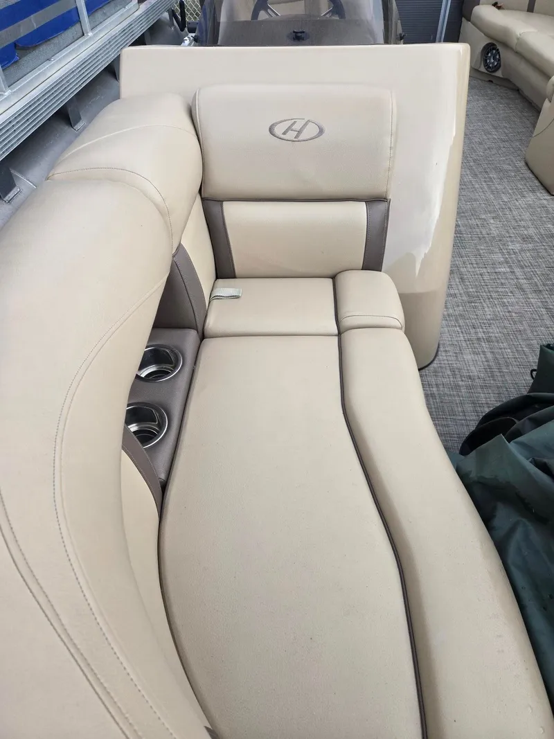 Slide: The Image of Harris Cruiser 210CX CW 2019 - 6