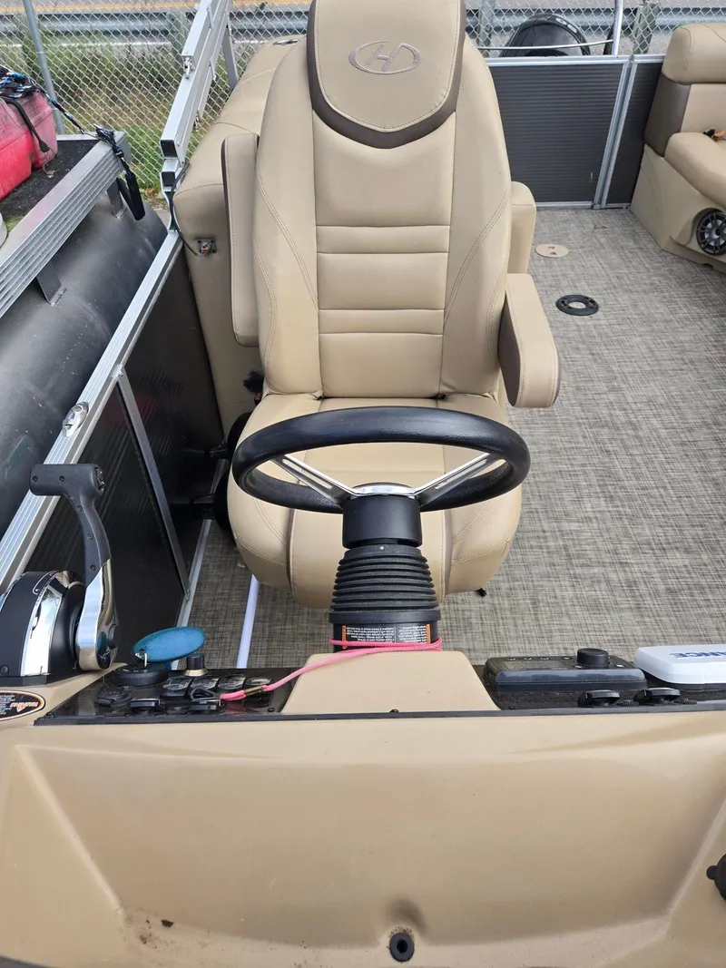 Slide: The Image of Harris Cruiser 210CX CW 2019 - 8