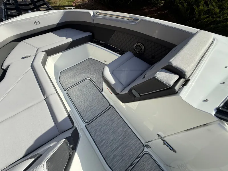 Slide: The Image of Cobalt R8 2026 - 1064